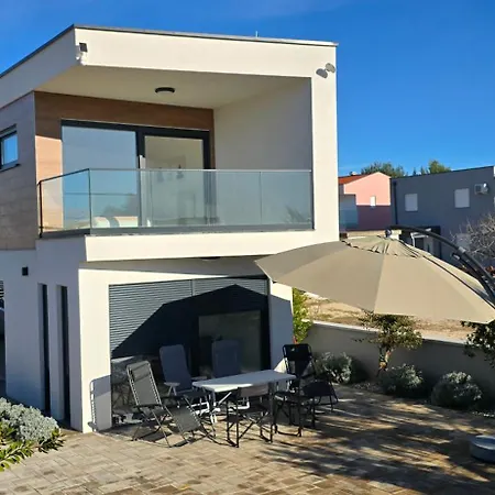 Vircek * ויר